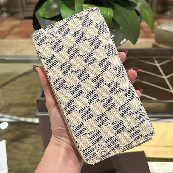 Louis Vuitton Damier Azur Zippy Wallet - Picture 3 of 12